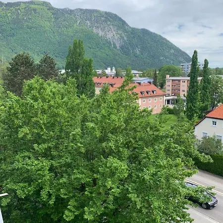 501 Schlafzimmer, Wohnzimmer, Kueche Und Bad Mit Bergblick * Bad Reichenhall
